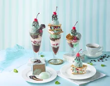 【きょうから】ジョナサン初「チョコミント Collection」登場　全長約30センチのDXパフェなど全7品そろう