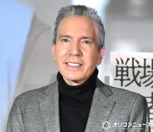 デーブ・スペクター、壁一面の大窓から都会を一望…妻が豪華な自宅内部をチラ見せ「なんて素敵なご自宅」
