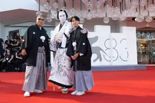 市川團十郎、歌舞伎衣裳でベネチア国際映画祭に降臨　レッドカーペットで堂々の見得