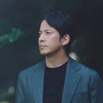 岡田准一、“後輩”との2ショット公開にファン胸熱「今でもつながりがあってうれしい」「このツーショットを見せてもらえる日がくるなんて」