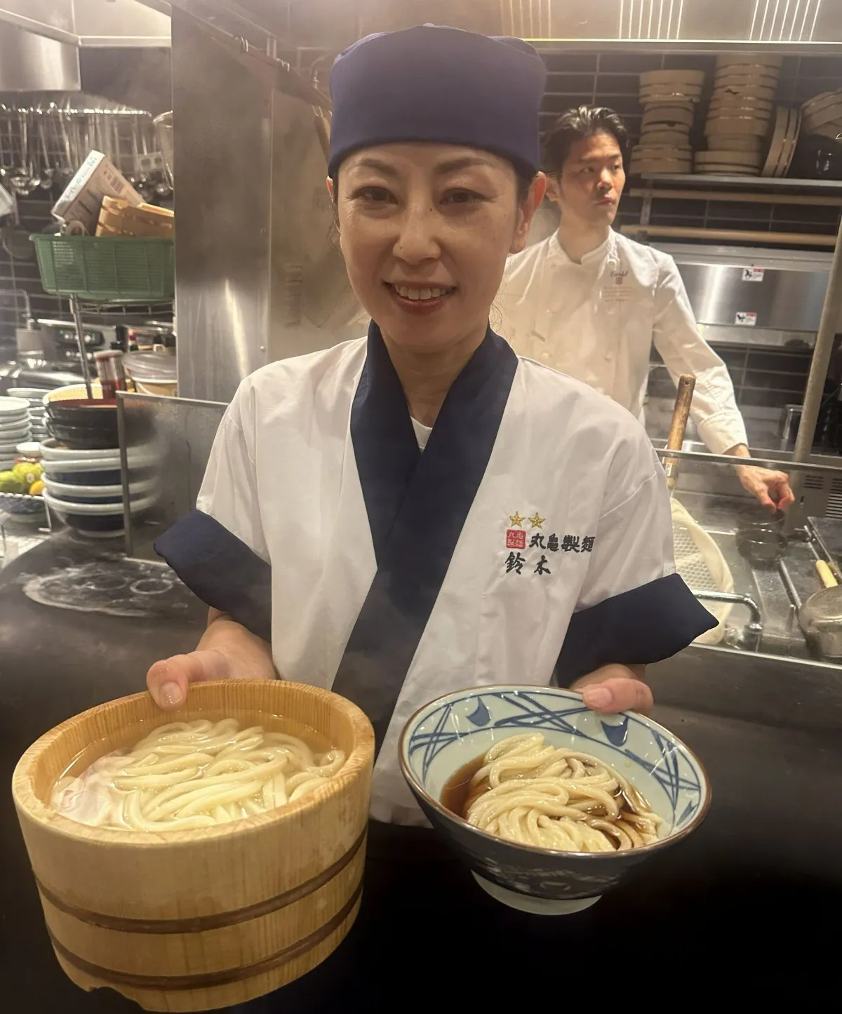 パート勤務を経て“全国10人”の職人へ　全国飛び回る、丸亀製麺の「麺職人」