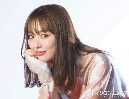 内田理央、肌見せスタイルで沖縄を満喫　撮影オフショットにファンから反響「スレンダーボディがまぶしい」「そのスタイルください」