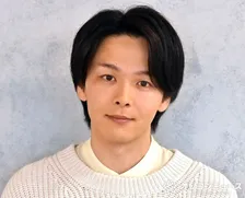 『風、薫る』中村倫也、舞台裏で“謎のポーズ”　見上愛・上坂樹里と「電撃ネットワーク」状態に