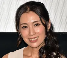 雛形あきこ、22年ぶり写真集「ちょっと攻めているかな」　二十歳から封印していた“水着グラビア”も解禁