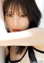 与田祐希、海辺で大人の艶めき　『ヤンマガ』4年ぶりカムバック
