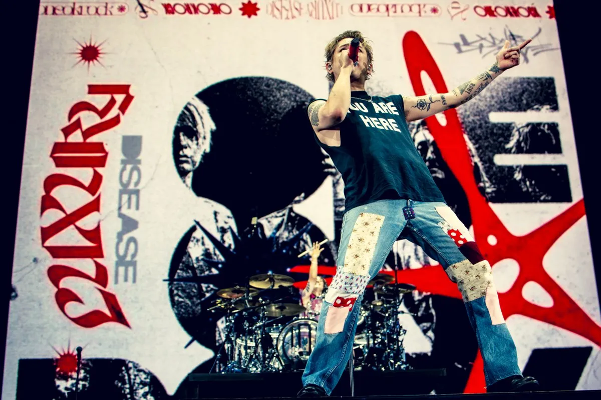 ONE OK ROCK、無観客ライブの地・ZOZOマリンスタジアムに“帰還”　世界約80万人動員ツアー最終章「これが世界のONE OK ROCKだ！」【ライブレポート】