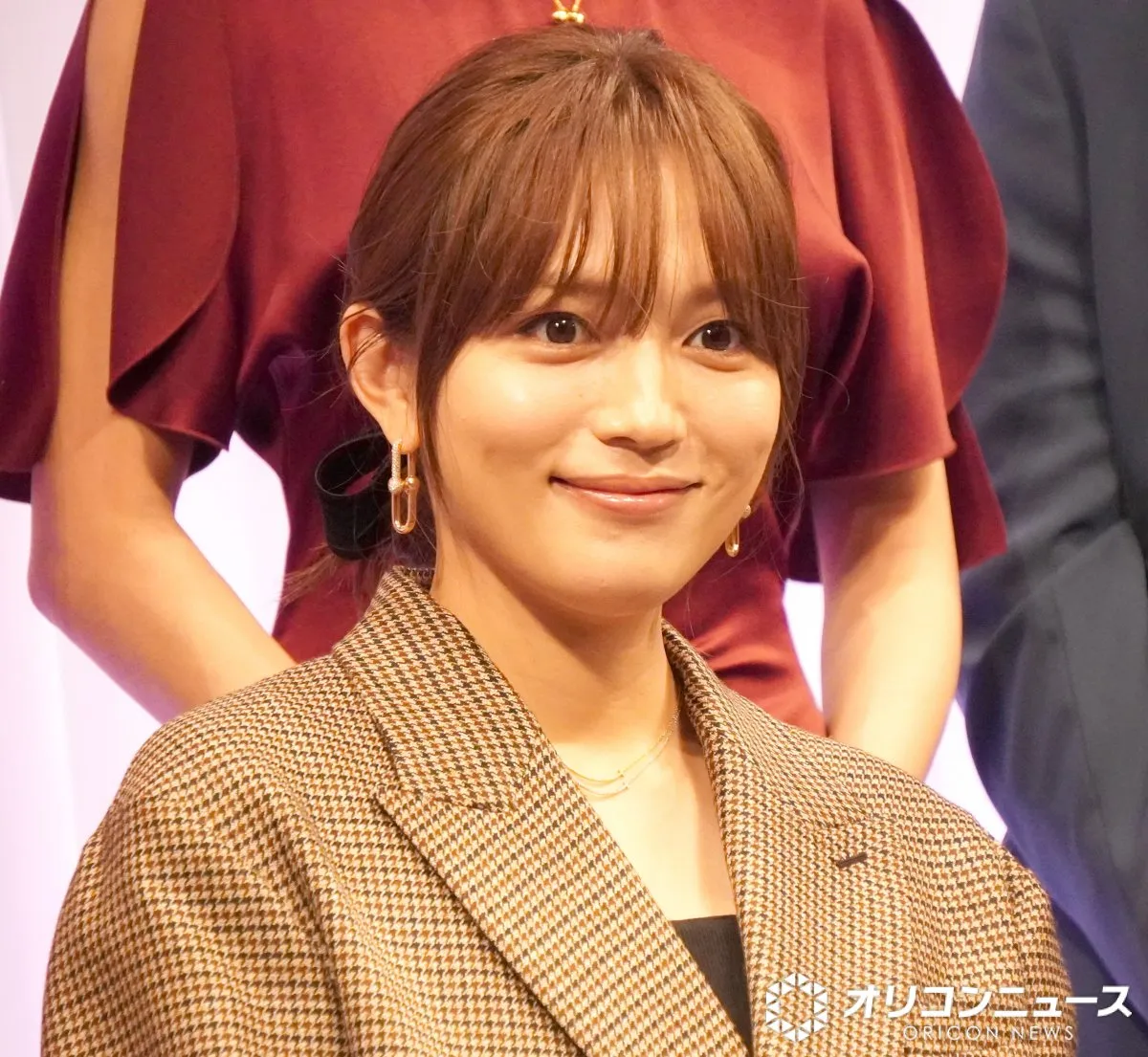 川口春奈、結婚＆妊娠発表後初の公の場で笑顔　ふっくらお腹で主演映画舞台あいさつに登場