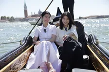 出口夏希＆蒔田彩珠ら『ルックバック』一行がベネチア到着　ゴンドラ＆ジェラートを満喫