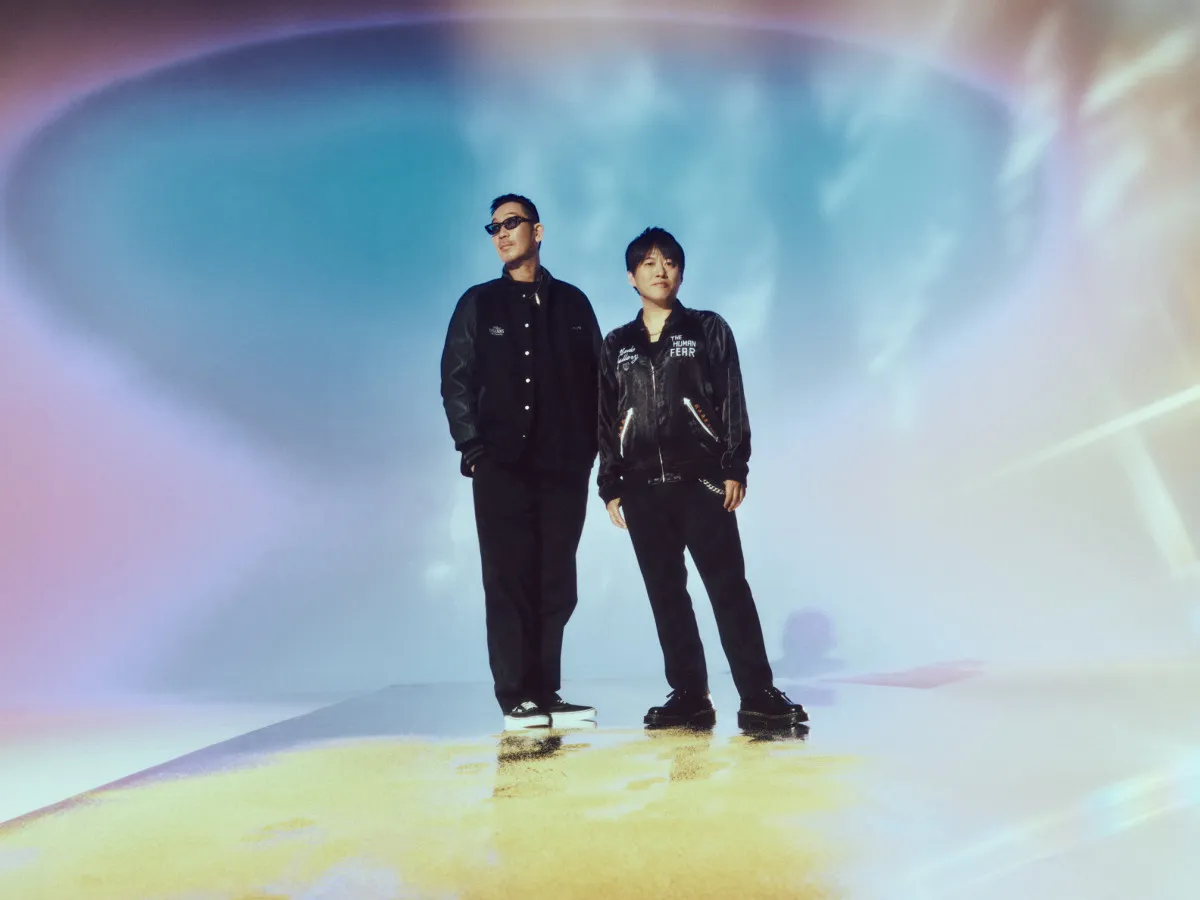 コブクロ、結成日に最新曲「霞日和」MV公開　鉛筆と“消しゴムの削りくず”で描く切なく美しい物語