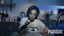 LEE JISOOデビューシングル「MISMATCH」MV公開　HANAでは見せないさまざまな表情も