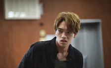 timelesz原嘉孝、映画『シャドウワーク』で不気味なDV男を怪演　“まばたき”抑えて異質な佇まいを表現