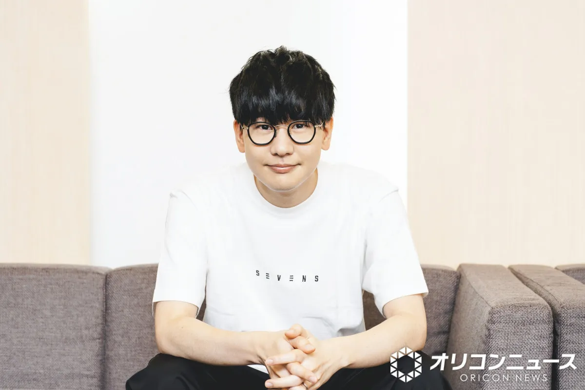 声優・花江夏樹、結婚してから10年！当時の式場で家族と記念撮影　「幸せな写真が見れて嬉しい」と大反響