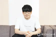 声優・花江夏樹、結婚してから10年！当時の式場で家族と記念撮影　「幸せな写真が見れて嬉しい」と大反響