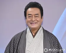 高橋英樹、93歳の姉からの贈り物に大喜び「大きな梨が届きました」　“秋の味覚”手にしたプライベートショット公開