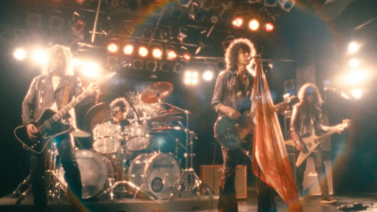 斉藤和義がヘヴィメタルバンド結成？　新曲MVで謎の4人組が登場