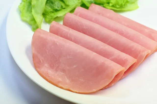 “ハムより添加物が多い”ことも…管理栄養士が教える『添加物が多い食品5選』、「これもなの？」と驚く身近な食品とは