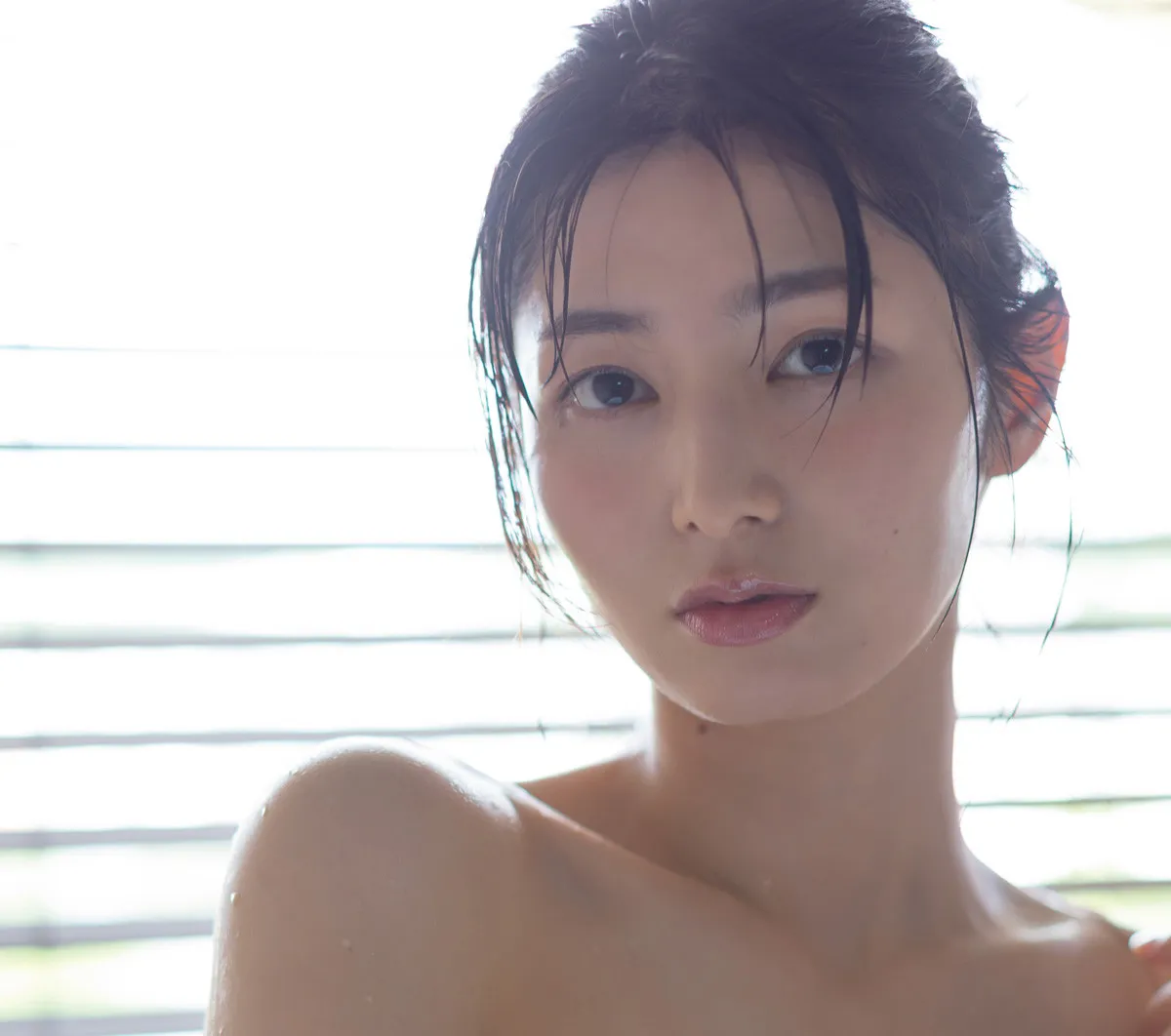 ミスマガジン出身女優・大島璃乃、初写真集で見せる飾らない表情と大胆な姿「5年間目標にしていた紙媒体の写真集という夢が叶った」