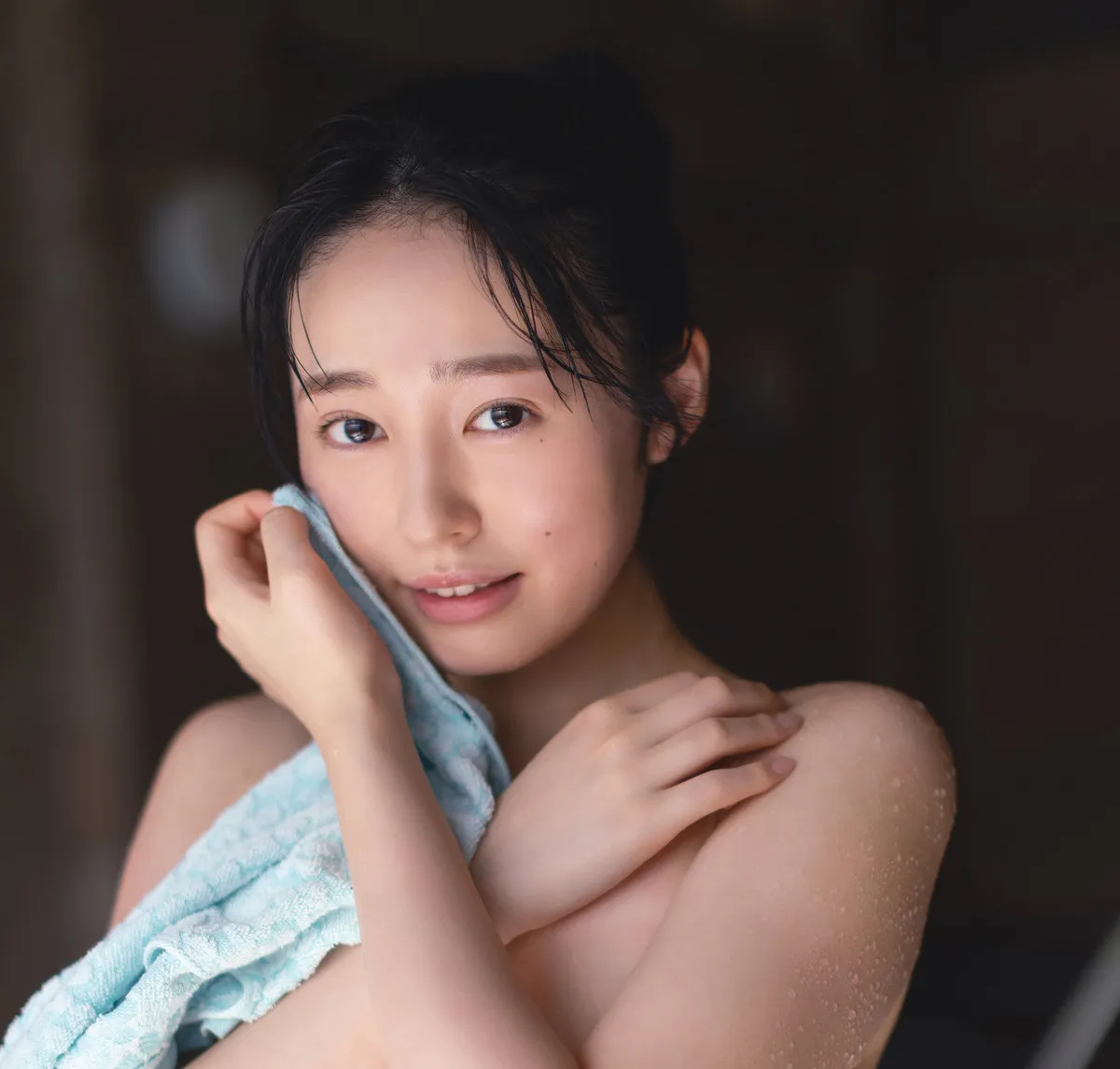 迫力の色白マシュマロボディ・白濱美兎、2nd写真集に「過去最大露出」カットを収録