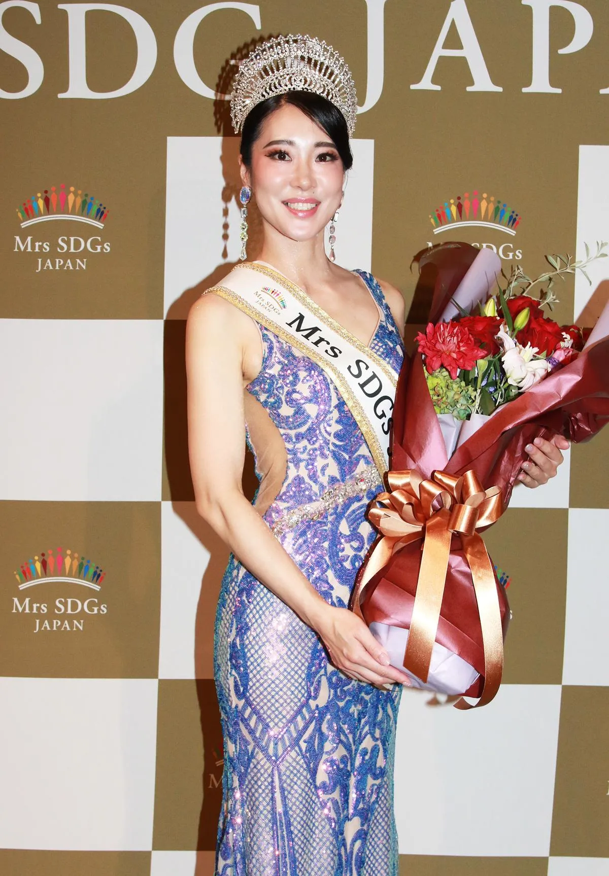 身長166cm、北海道出身の43歳・赤間しのさん、ミセスSDGs2026グランプリを受賞「日本一の肩書きを持ち、全国に足を運んで子どもたちを支援したい」