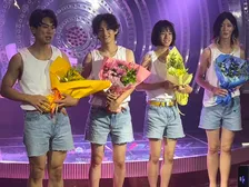 モナキ、auとのコラボMVを公開　サカイJr.「こんなに脚を出したのは初めて」