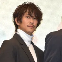 佐野岳＆沢口けいこ、第1子男児誕生を報告　生まれたばかりのわが子を初公開「幸せと感謝の気持ちでいっぱい」2023年に結婚発表