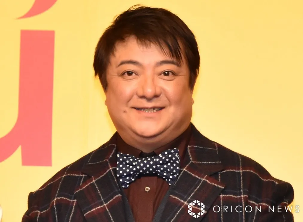 “30キロ減量”が話題の彦摩呂、還暦迎え赤いちゃんちゃんこ姿の近影を公開「ドンドン痩せてはるー!!」「お顔がシュッと」