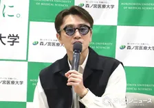 SUPER EIGHT安田章大、約10年前の脳腫瘍発症から現在の光過敏まで…医療大学で赤裸々に語る