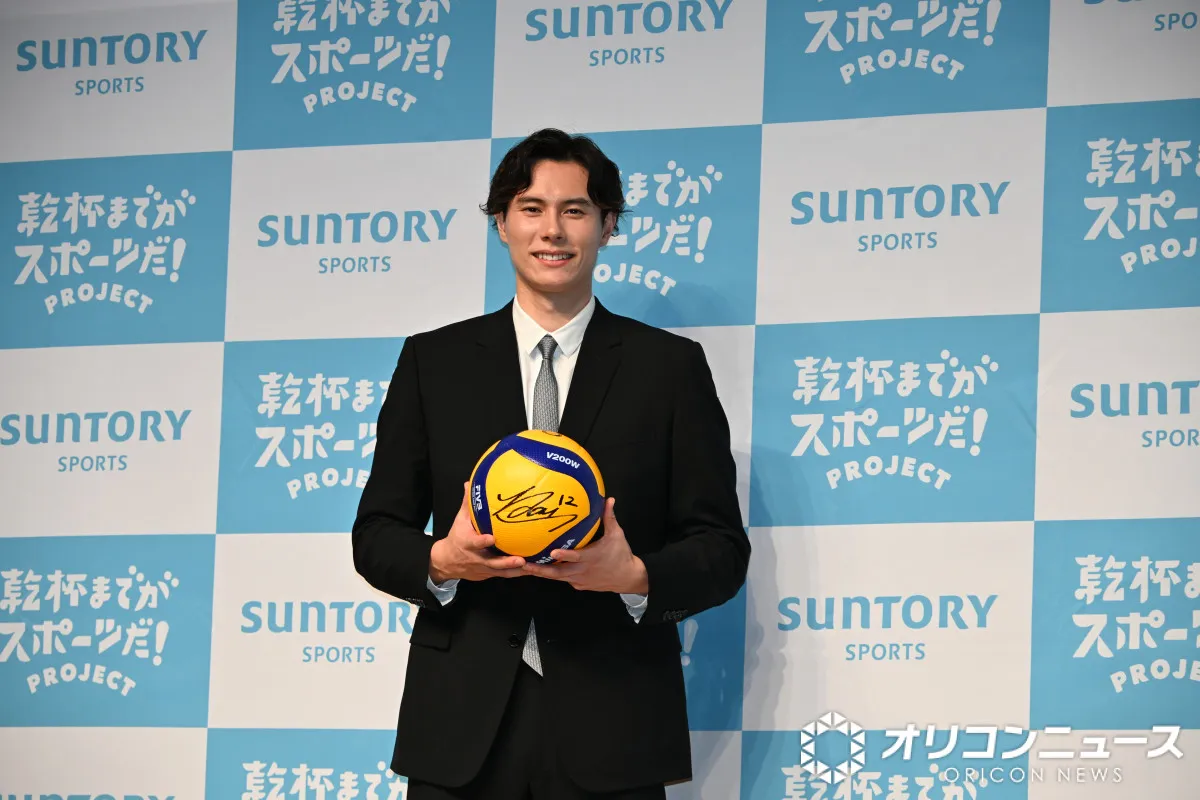 バレーボール髙橋藍、ロサンゼルスオリンピック出場権の獲得に笑顔「喜びを乾杯で分かち合えた」