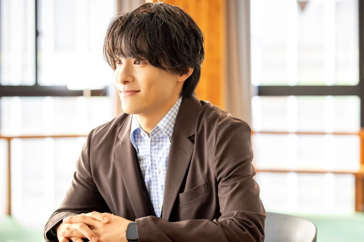 JO1・川西拓実、『ポリティカルパン』高橋一生演じる金庫番議員・夏目の秘書として暗躍【コメントあり】