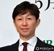 武豊、メリーゴーランドの“騎乗姿勢”が話題「職業病出てますよw」「途端にG1馬に見えてきた!!!!!」　ディズニーランドを楽しむ様子を公開