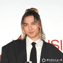 藤井 風、ゴールドの運転免許証を公開して大反響…英語でさらりメッセージ　取得種類も明らかに