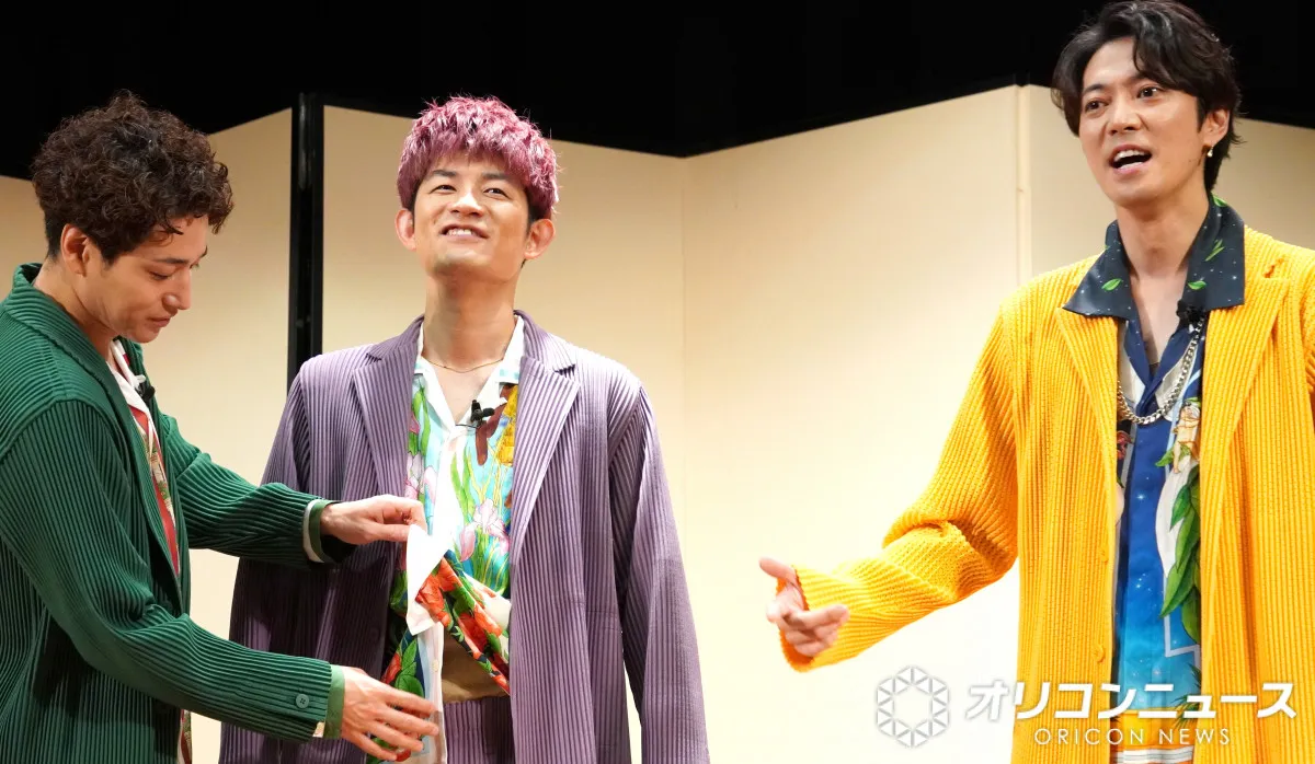 ふぉ～ゆ～・松崎祐介、“じじシャツ”チラ見えで赤面　気付かず決めポーズ披露