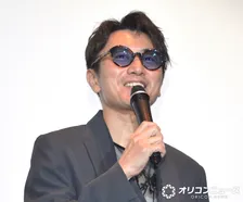 SUPER EIGHT安田章大、42歳の誕生日の花束にニッコリ　おちゃめすぎる“言い間違い”で会場を笑顔に「ドライフラワーやんな…」