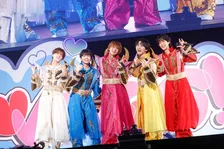 M!LK、リリースイベントに“異例”9000人　「時空超えてユニバース」初披露