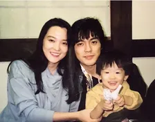 尾崎豊さん天国に旅立って34年　妻・繁美さんが明かす“知られざる日々”と息子・裕哉と歩んだ人生　貴重な写真も収録