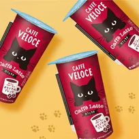 『カフェ・ベローチェ』40周年で初のチルドカップ登場　黒ねこが映えるパッケージ