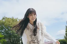 現役早大生・日向坂46鶴崎仁香、自身初ソログラビア　五期生最年長の悩みも「殻を破りたい」