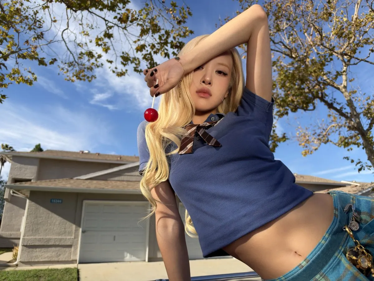 ROSÉ、最新シングル「new trick」MVは「iPhone 18 Pro」のみで撮影