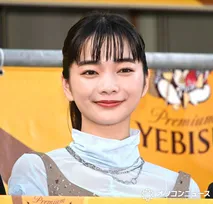 見上愛、昼からビールで笑顔「外の空気を感じながら飲む1杯は格別」