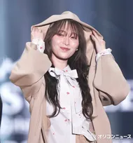 【TGC】櫻坂46守屋麗奈、“彼女感”あふれるベージュコーデ　フード姿で幸せ振りまく