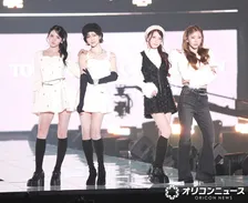 【TGC】IS:SUE、圧巻の“女神ビジュ”で降臨　「Super Luna」も披露