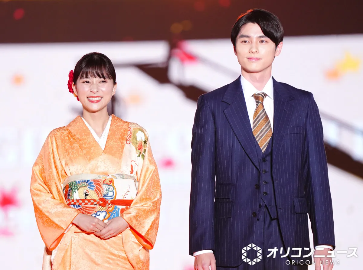 【TGC】芳根京子＆本田響矢、TGCにサプライズ登場　『めおと日和』“うぶきゅん”手つなぎランウェイに歓声