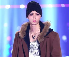 【TGC】野村康太、濃いめアイメイクで“ダークな色気”　長身際立つロングコート姿