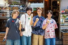 Aぇ! group、4人で“夏の思い出”作り　おそろいブレスレットで結束＆湘南の海でびしょ濡れに