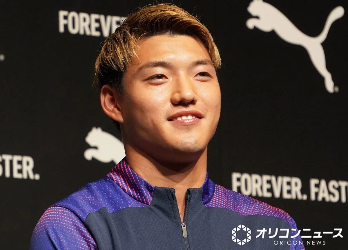 “わが子にメロメロ”堂安律、家族3ショットを“顔出し”公開　「尊敬してます」妻の誕生日に感謝のメッセージ