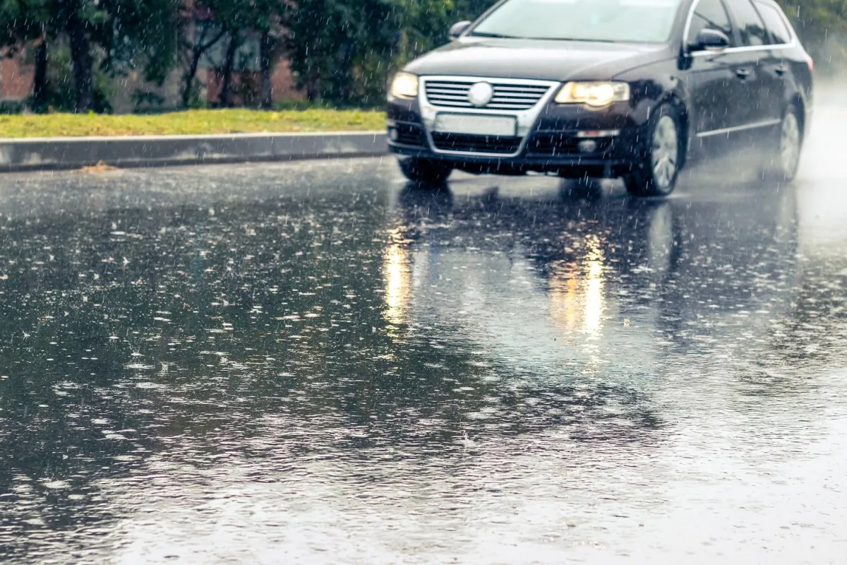 「レベル5大雨特別警報」が発表されたら車移動はどうする？注意点を内閣府防災のSNSが解説「冠水した道路への侵入は命に関わる危険があります」