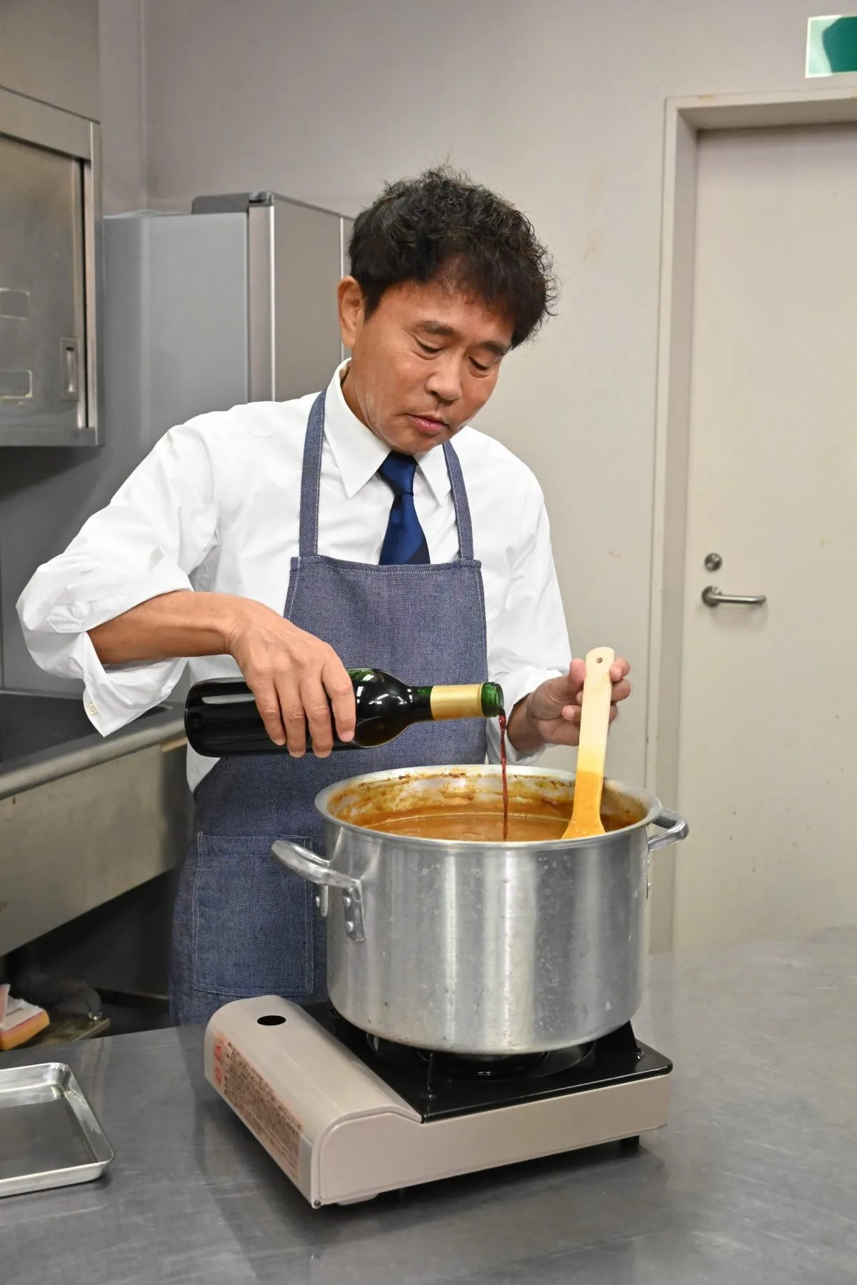 『格付けチェック』浜田雅功、“絶対ありえへん”カレーを作る