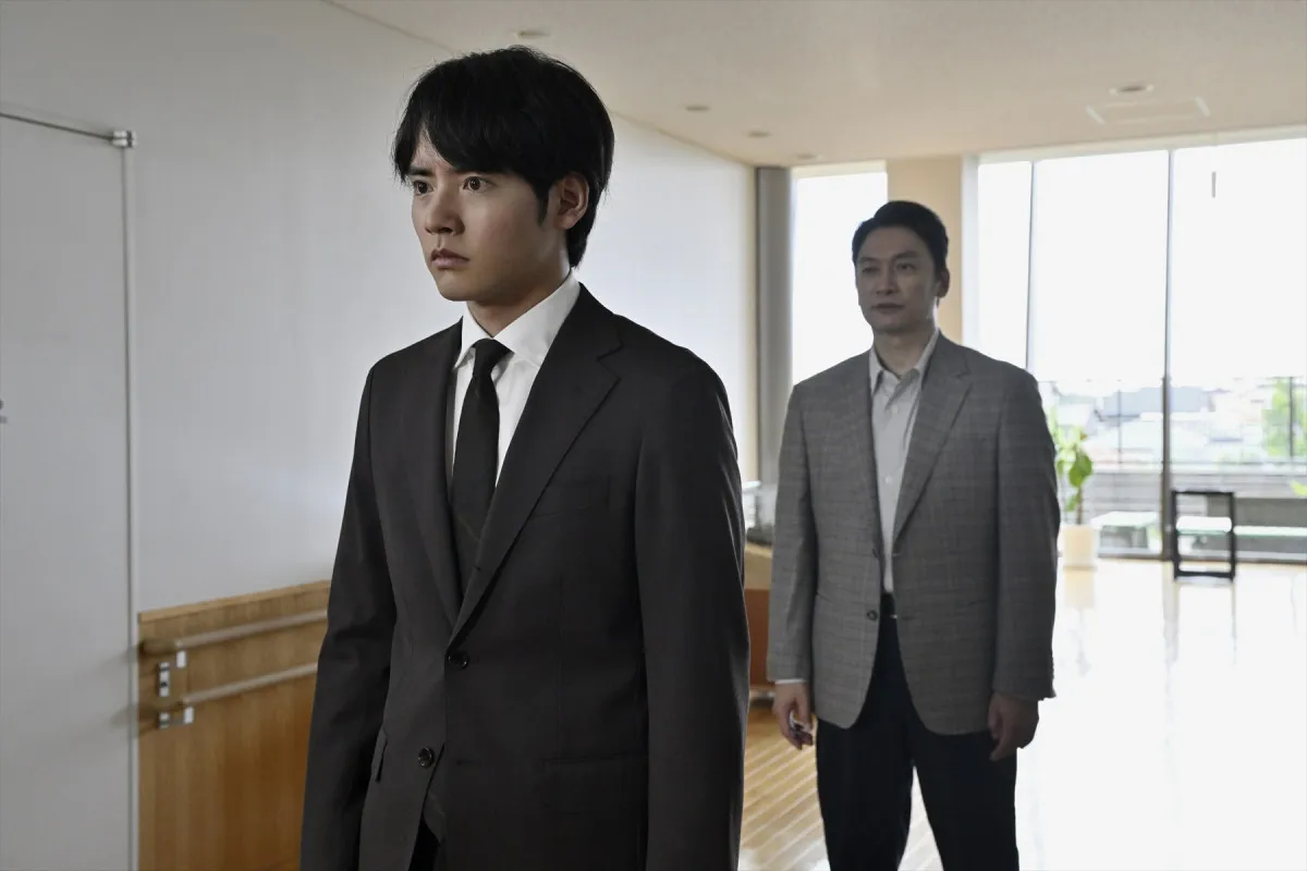 香取慎吾×赤楚衛二、初対面で重い対峙シーン　『虚ろな十字架』撮影現場で見せた“静かな炎”