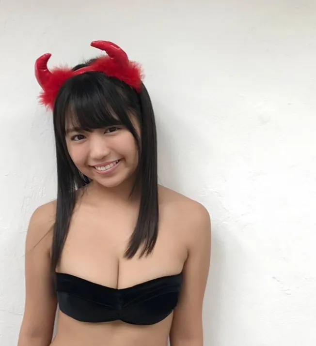 大原優乃（19）、ハロウィンに合わせたツノ付きビキニ姿などオフショッ...