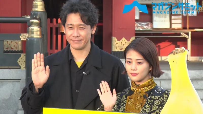 大泉洋＆高畑充希がヒットを祈願してバナナ配り？！映画『こんな夜更け...